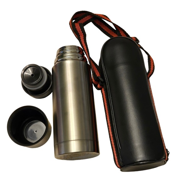 The Unbranded Brand Other - Stainless Steel Vacuum Thermos Bottle Travel Mug w/ Carry Case Strap